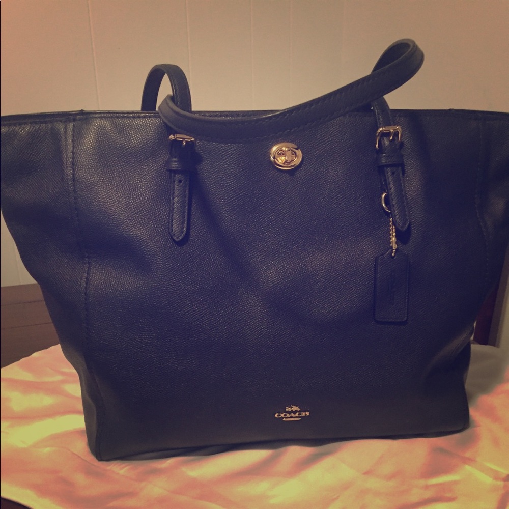 COACH  saffiano leather multifunction tote